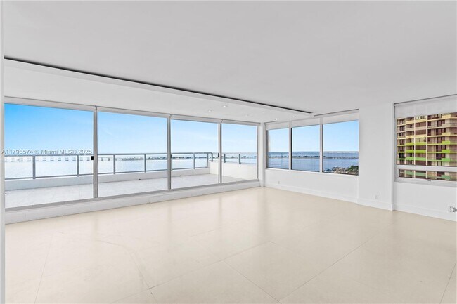 Building Photo - 1541 Brickell Ave