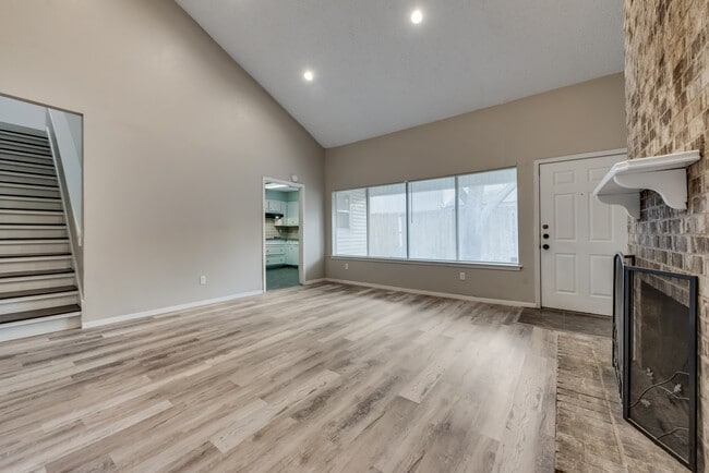 Building Photo - 351 Towne House Ln