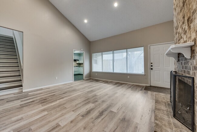 Foto del edificio - 351 Towne House Ln