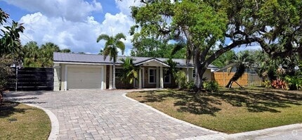 Building Photo - 2115 Alvarado Ln