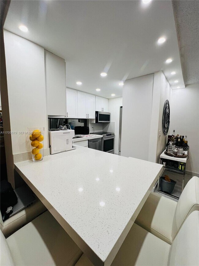 Building Photo - 16909 N Bay Rd