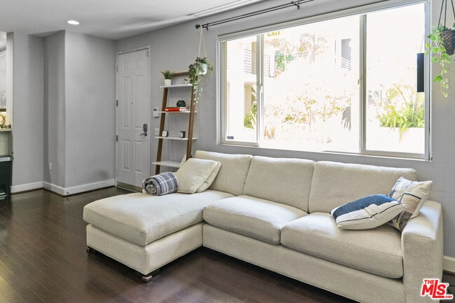 Foto del edificio - 10609 Bloomfield St
