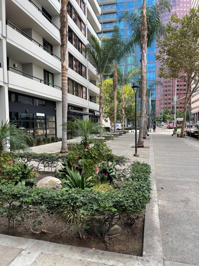 Photo - 600 W 9th St Apartment