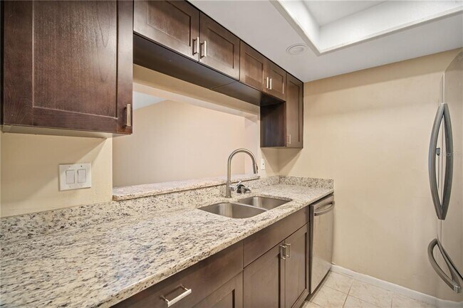 Foto del edificio - 2585 Countryside Blvd