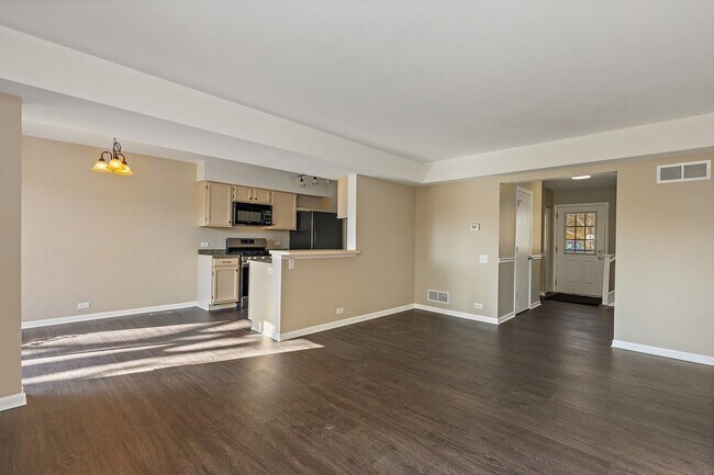 Building Photo - 1605 College Green Dr