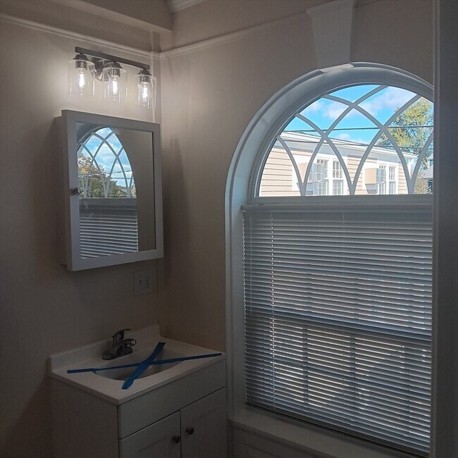 Foto del edificio - 99 N Main St