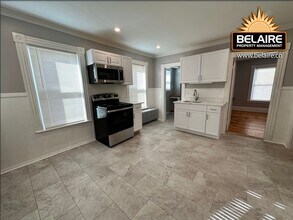 Building Photo - 17 Boylston St