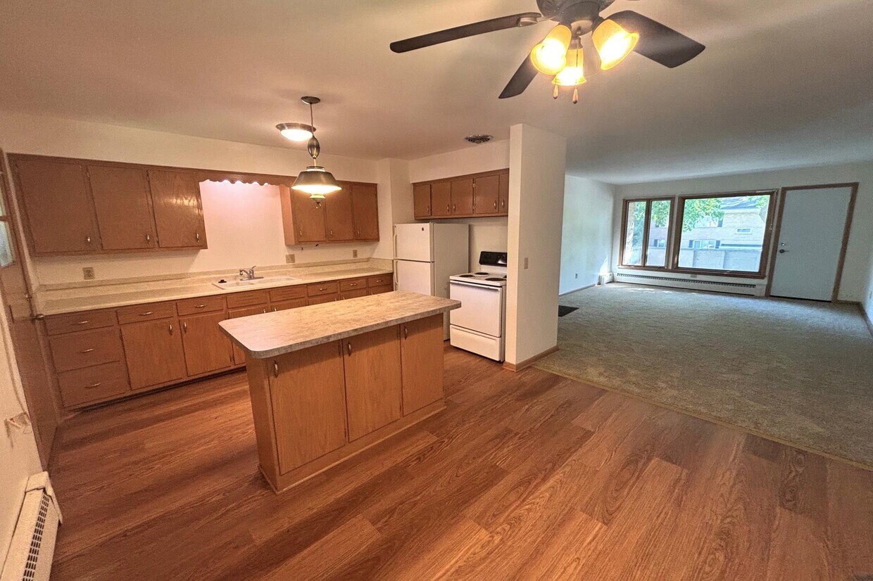 Foto principal - 2402 Fremont Ave