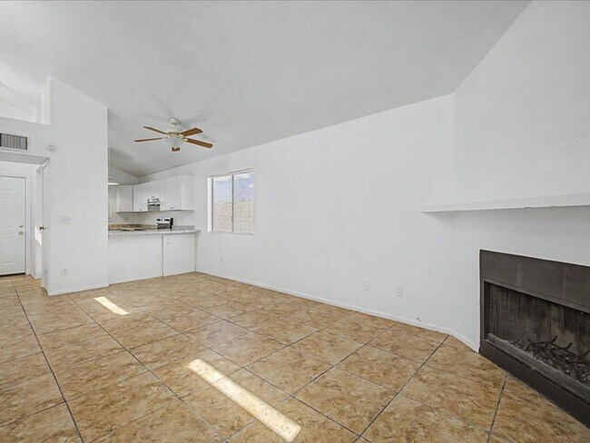 Foto del edificio - 5704-5706 E 24th St