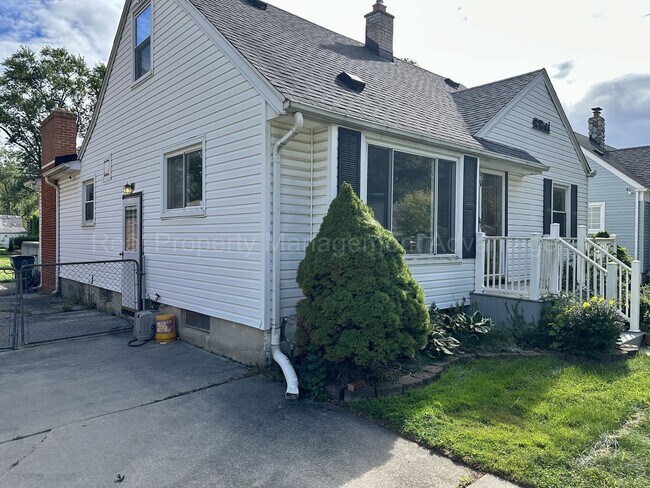 Foto del edificio - Spacious 4-Bedroom, 2-Bath Home in Clawson – Minutes from Downtown!