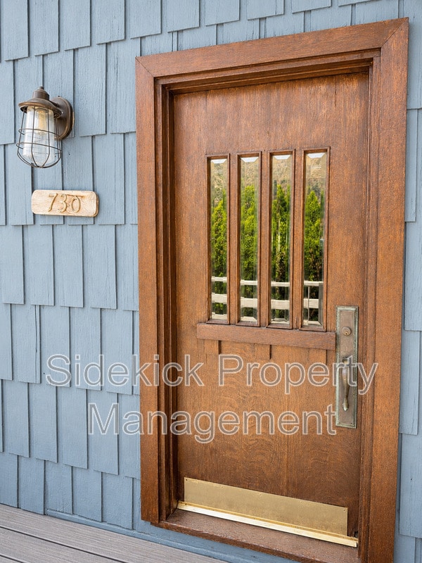 Building Photo - 730 Orange Dr