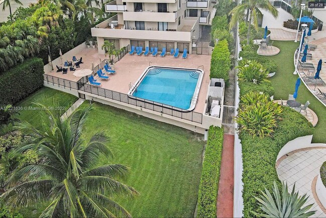 Piscina frente a la playa - 1621 Collins Ave
