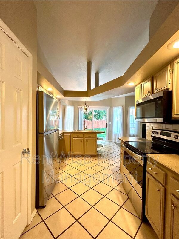 Building Photo - 690 W Konavle Ct