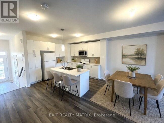 Building Photo - 317 Rue Labelle St