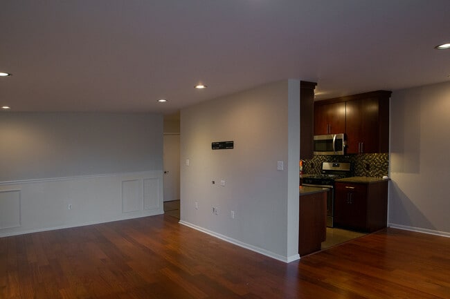 Den area - 1640 Oakwood Dr Apartment