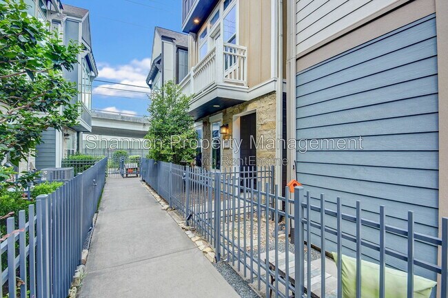 Foto del edificio - 720 N Shepherd Dr