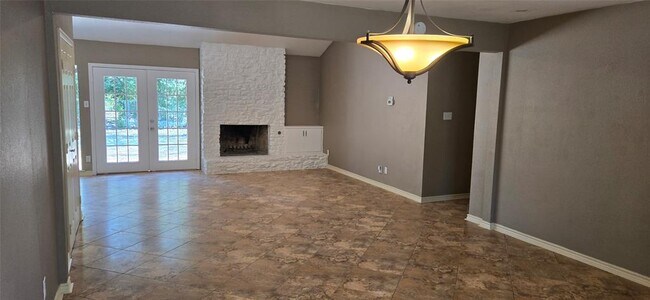 Foto del edificio - 2104 Village Way Dr