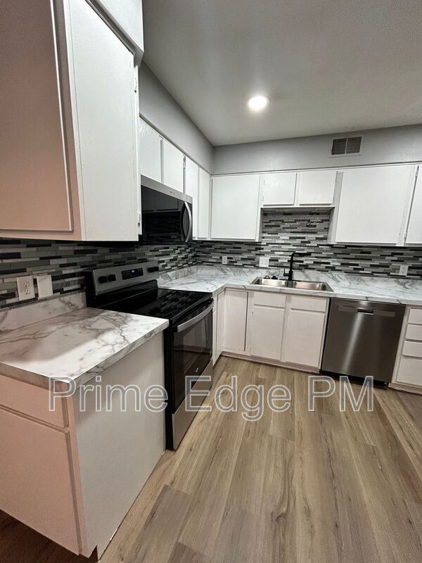 Foto del edificio - 1701 Ridgehaven Ct