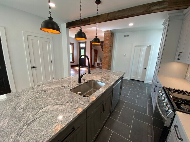 Foto del edificio - Renovated House in the Old North!