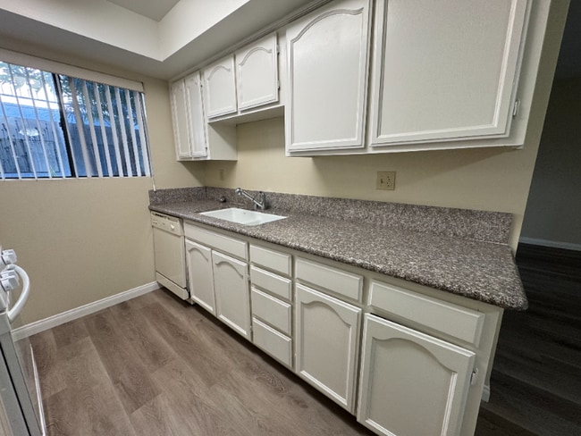 Foto del edificio - 515 E Elmwood Ave