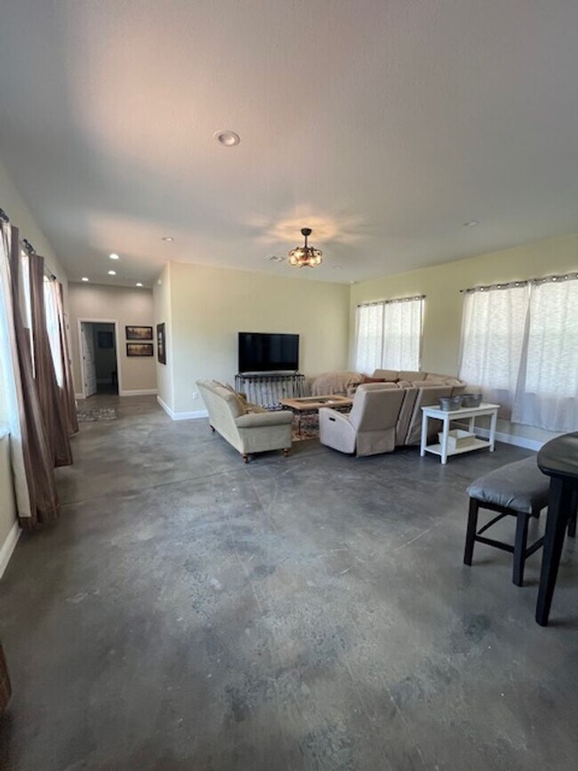 Foto del edificio - Gorgeous Fully Furnished 4BR/3BA Home – Id...