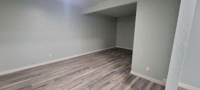 Building Photo - 102 W Basic Rd