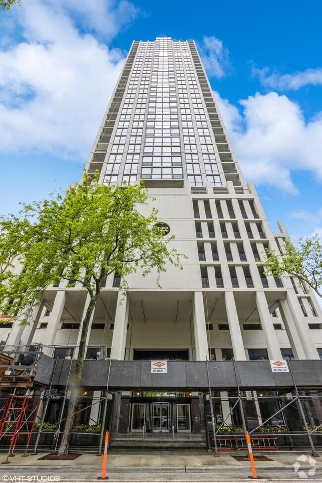 Building Photo - 1122 N Clark St