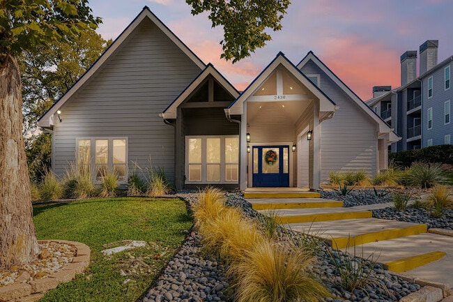 Building Photo - Lexington Hills