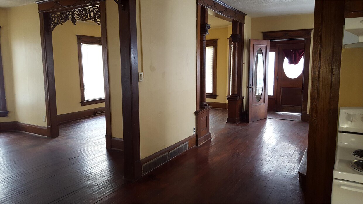 Primary Photo - 122 Leland Ave