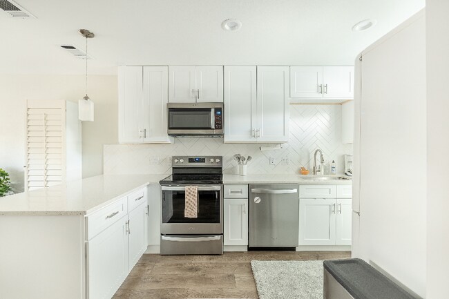 Building Photo - 3812 Southway Dr