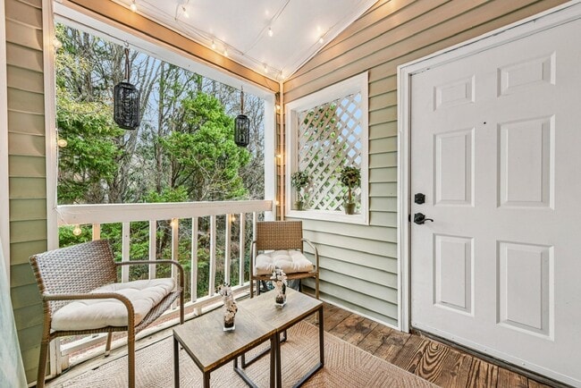 Building Photo - 430 Queens Rd