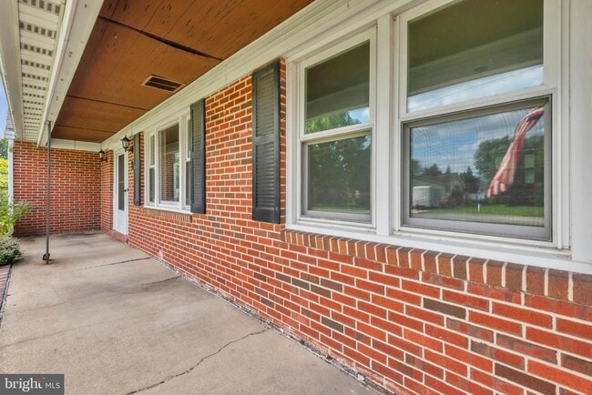 Building Photo - 8 Kellington Dr