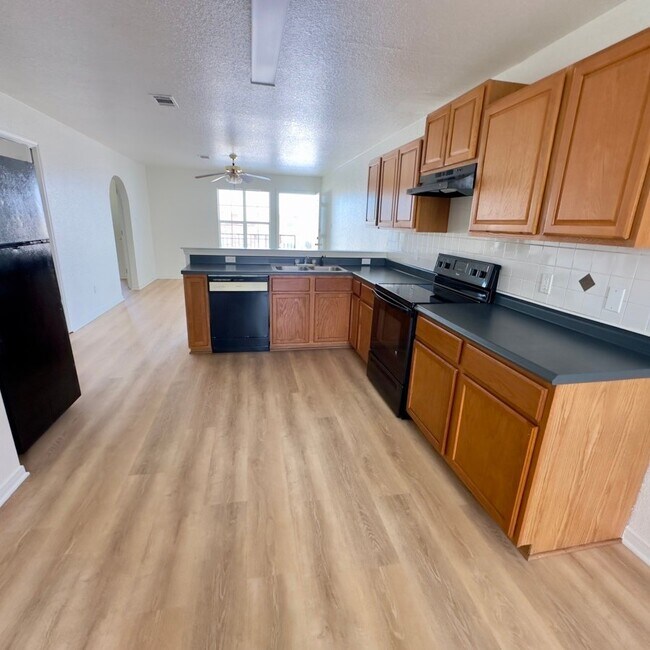 Building Photo - 1602 Dugger Cir