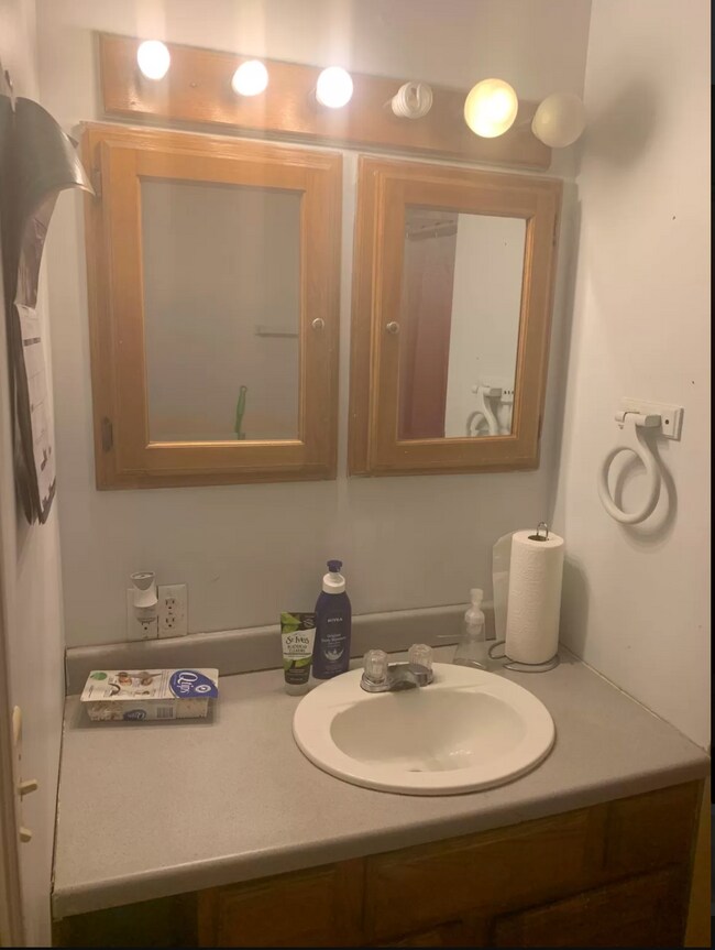 215 Warner St, Cincinnati, OH 45219 Rentals in Cincinnati at 215 Warner