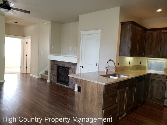 Building Photo - 3 br, 2.5 bath House - 2845 SW Yew Park Lane