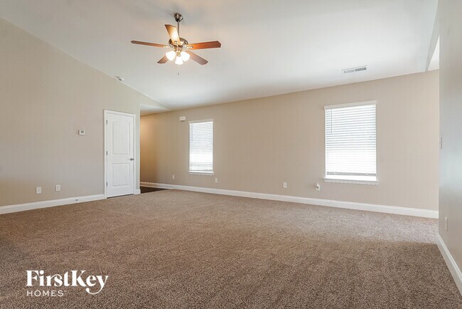 Building Photo - 2043 Village Ridge Cir