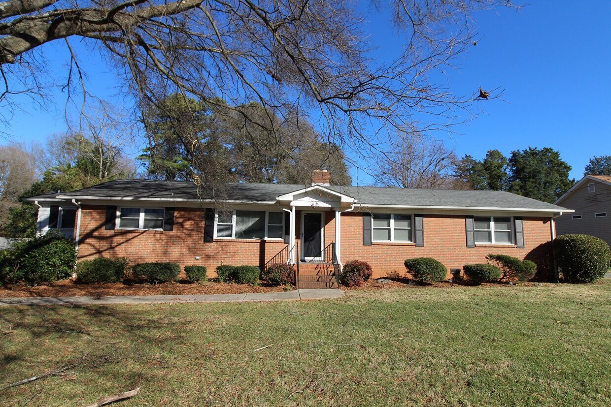 2114 Oakdale Rd, Charlotte, NC 28216 House Rental in Charlotte, NC