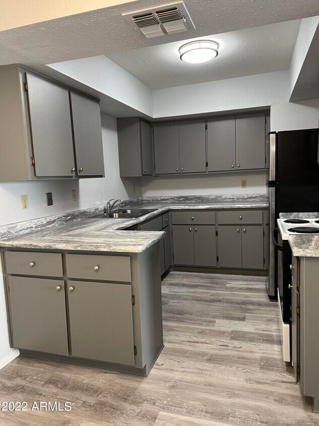 Foto principal - 4444 E Paradise Vlg Pkwy S