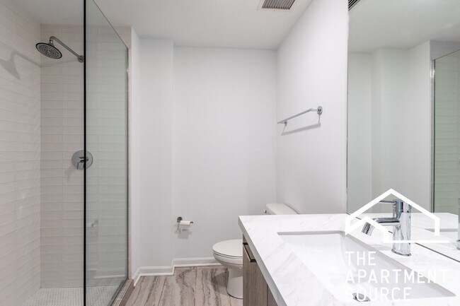 Foto del edificio - South Loop 3 bed 2 bath -- Updated Kitchen, HUGE Floorplan