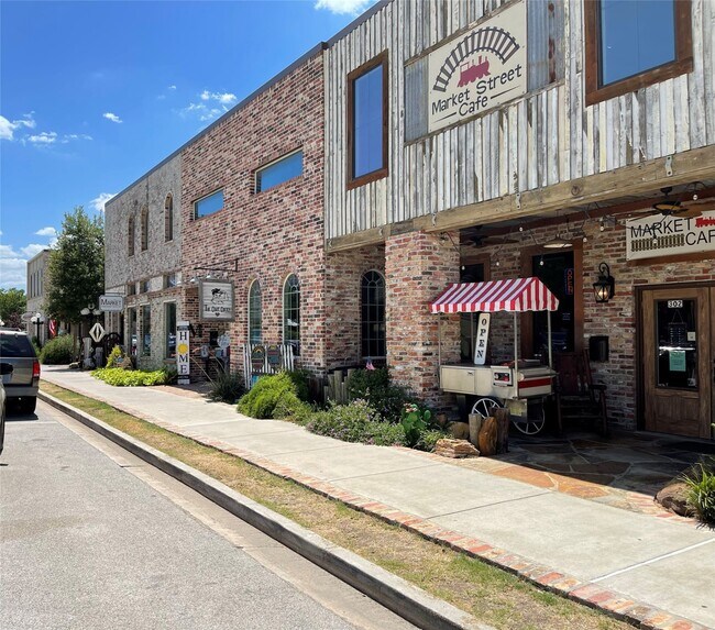 Building Photo - 1206 Hidden Oaks Dr