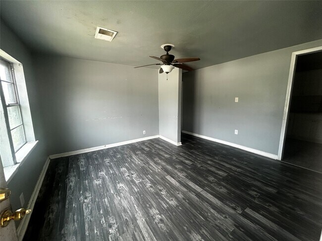 Foto del edificio - 811 W 11th St