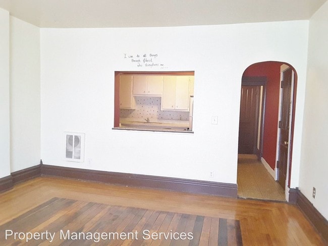 Building Photo - 117 Division St