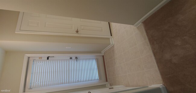 Building Photo - 2 br, 2.5 bath Townhome - 76 Winter Lake Cir