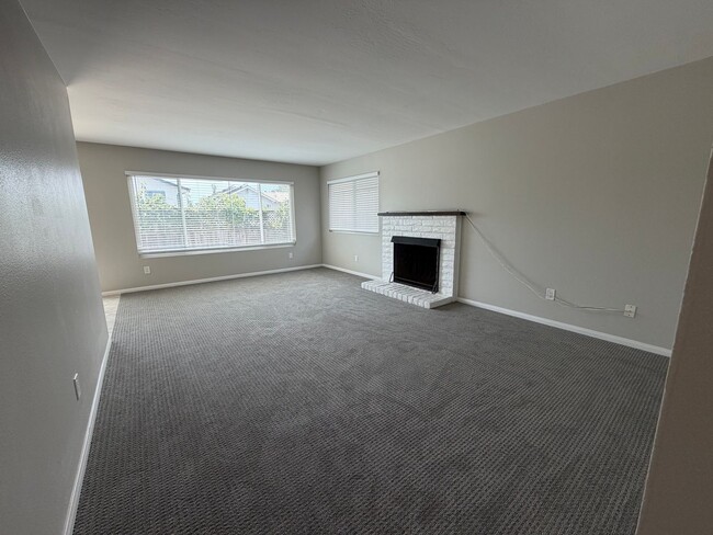 Building Photo - 13780 Nogales Dr