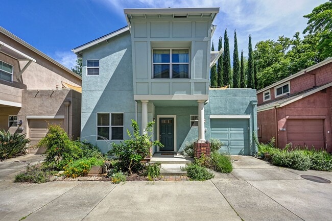 Building Photo - Move-In Ready Midtown 3 Bedroom, 3 Bath Home