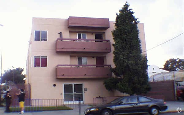 Foto del edificio - 635 N Virgil Ave