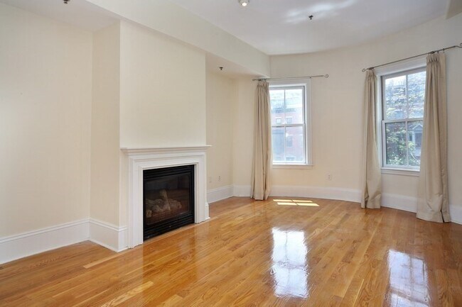 Foto del edificio - 472 Massachusetts Ave