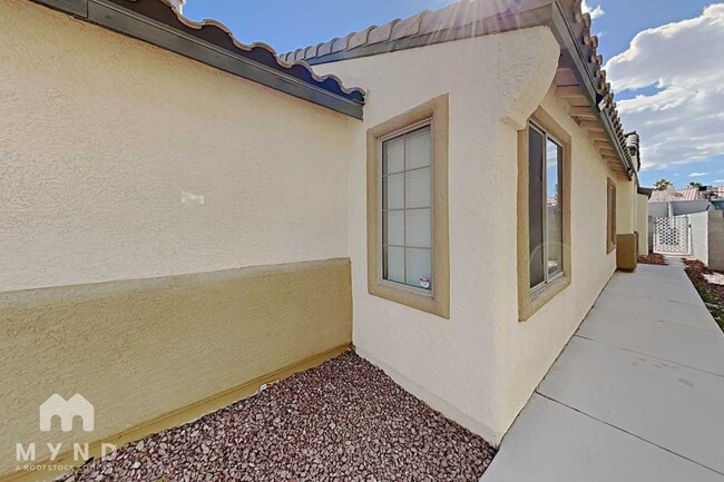 Building Photo - 6375 Strongbow Dr