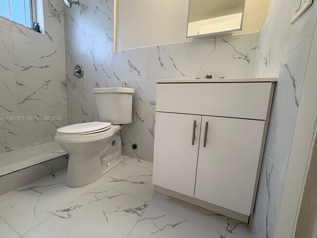 Foto del edificio - 3255 W Flagler St