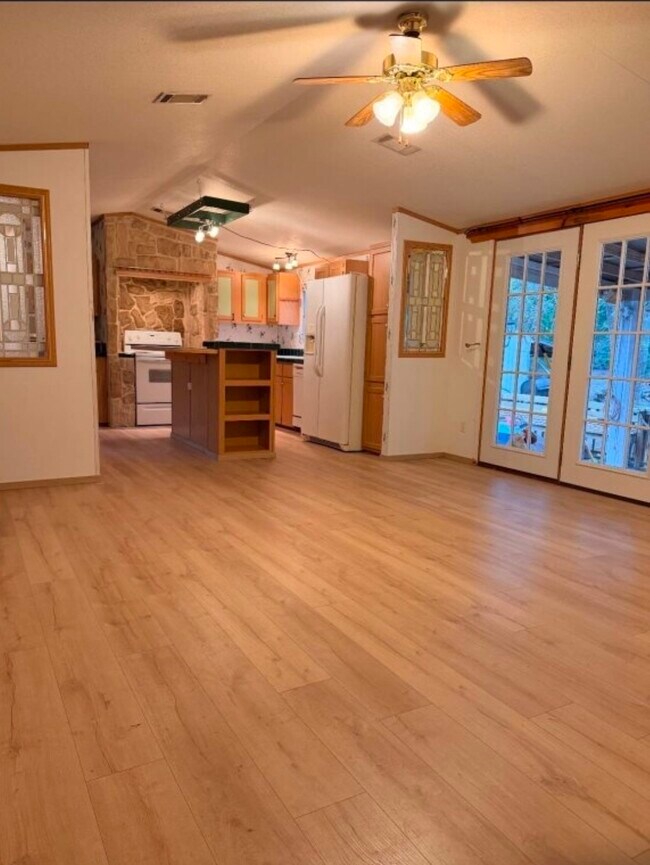 Foto del edificio - 642 Hidden Oaks Dr